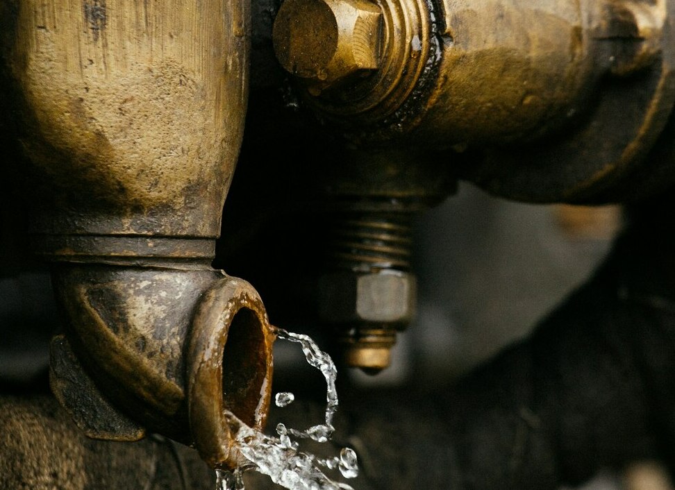 Ремонт труб протечки водопровода 