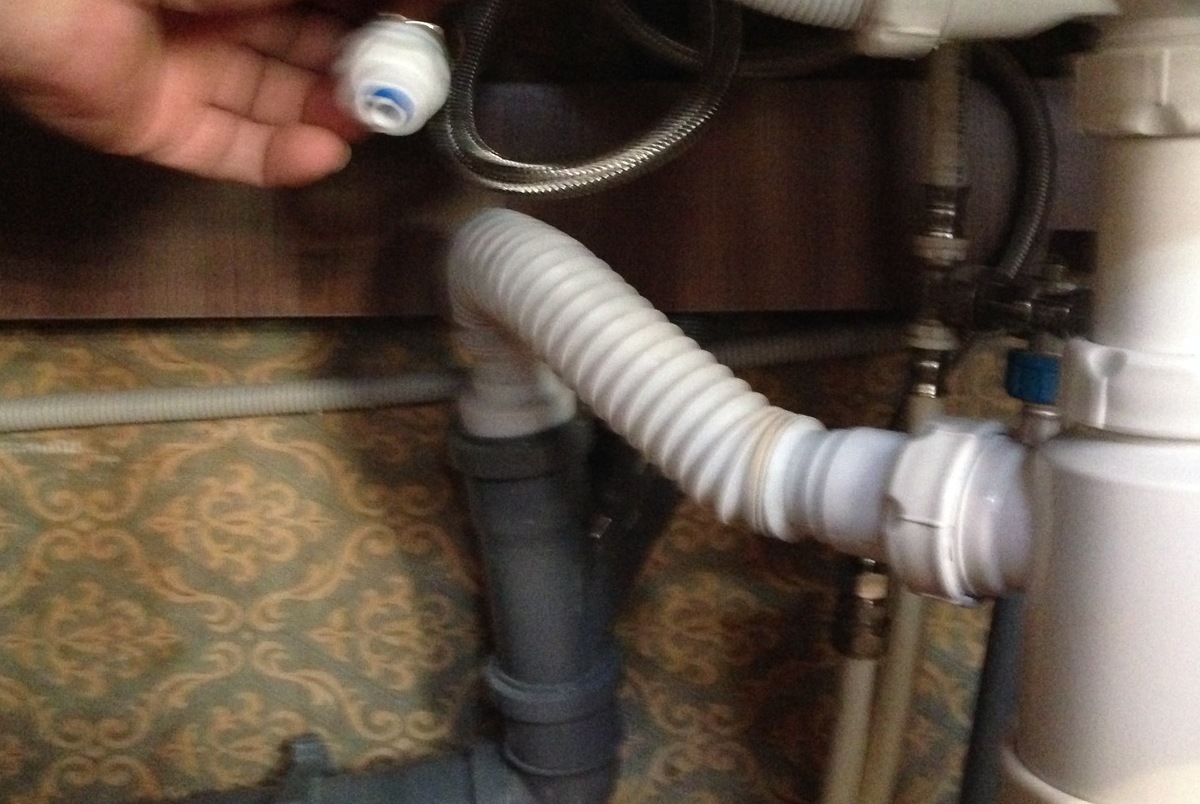 Прочистка водоотведения засора на кухни